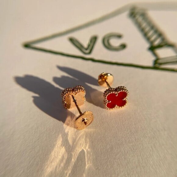 Van Cleef & Arpels 18K gold and red chalcedony stud earrings - Picture 2 of 6